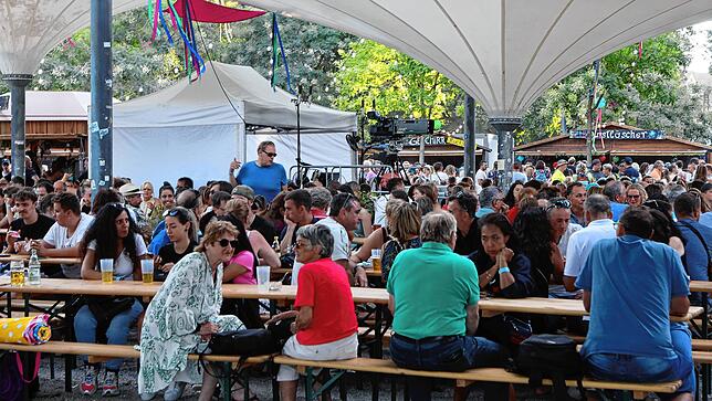 Bild 4: Konstanzer Seenachtfest 2022: Einheimische und Gäste feiern im Stadtgarten