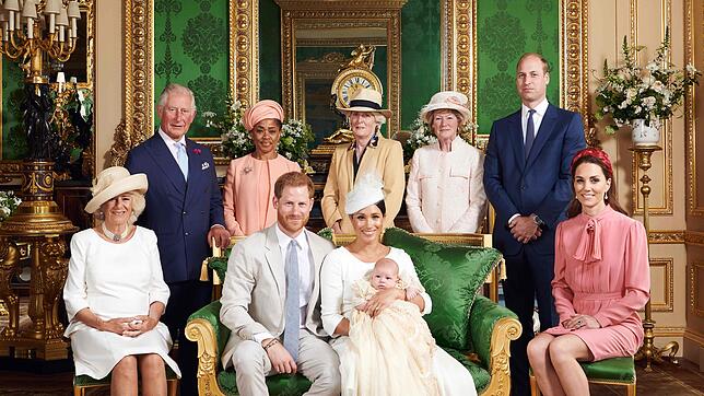 Bei Archies Taufe im Juli 2019 waren noch alle vereint (von links): Herzogin Camilla, Prinz Charles, Meghans Mutter Doria Ragland, Prinz ...