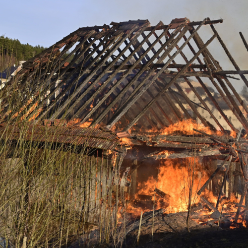 Scheunenfeuer zerstört Landmaschinen in St. Georgen