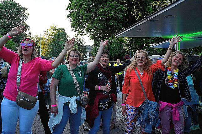 Bild 25: Papis Pumpels sorgen für grandiose Stimmung auf dem Rathausplatz in Bad Dürrheim
