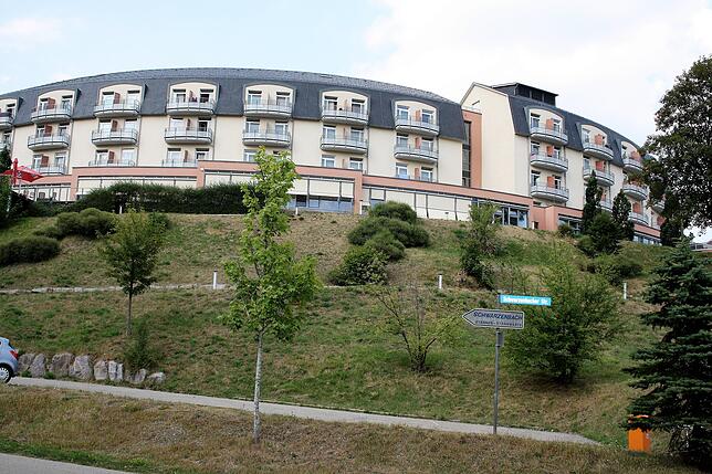 An der Stelle der berühmten Lungenheilstätte steht heute ein moderner Klinikbau der Deutschen Rentenversicherung. Der Name Wehrawald ist ...