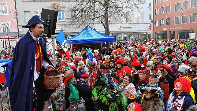 Bild 5: Schmotziger Dunschtig: Auf dem Obermarkt fällt das Jakobiner-Tribunal sein Urteil