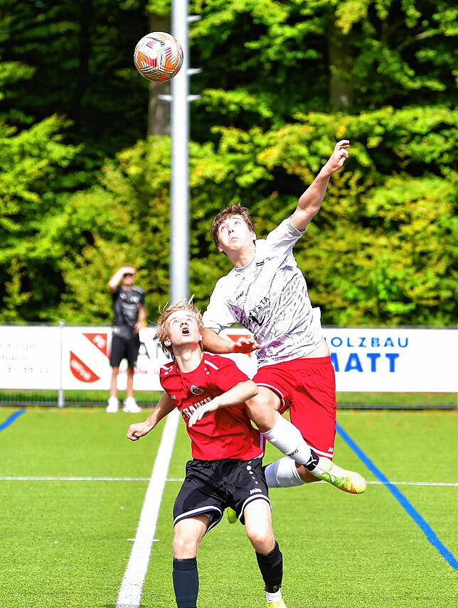 Bild 5: Die SG FC Wehr/Bergalingen startet mit einem 3:1-Sieg ins Abenteuer Verbandsliga &ndash; wir haben Fotos!