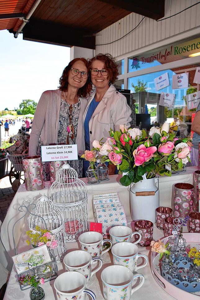 Bild 12: Ein Markt rund um die Rose: Nöggenschwieler Rosentage zeigt sich in Blütenpracht