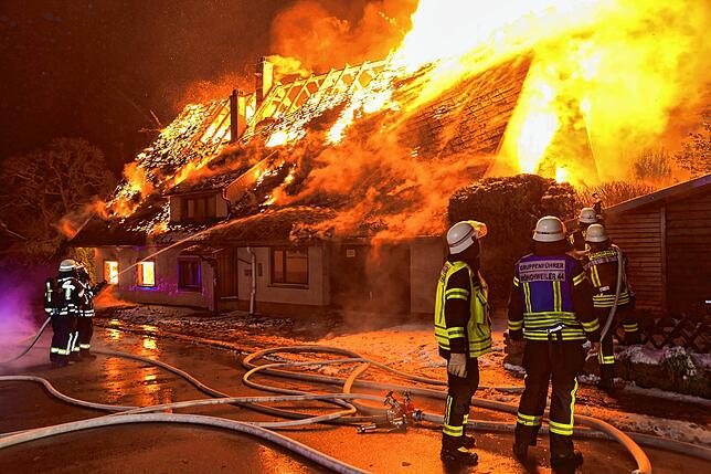 Am 22. Januar geht ein Wohnhaus in Flammen auf.