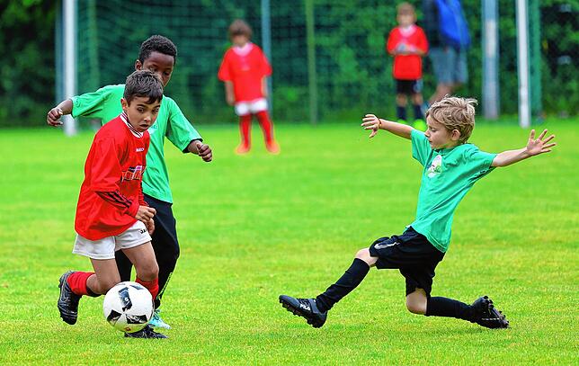 Bild 15: Beim großen Fußballturnier der Radolfzeller Grundschüler zeigen die Nachwuchskicker ihr Talent