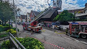 70 Einsatzkräfte der Feuerwehr und des Deutschen Roten Kreuzes haben bei der Jahreshauptübung mitgewirkt. Fotos: Philipp Gotterbarm/euerwehr