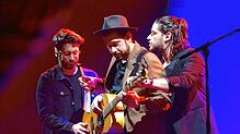 Drei Männer, eine Gitarre und ein einzigartiger Sound: Sameday beim Auftriltt im Gloria Theater.