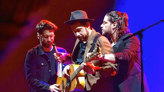 Drei Männer, eine Gitarre und ein einzigartiger Sound: Sameday beim Auftriltt im Gloria Theater.
