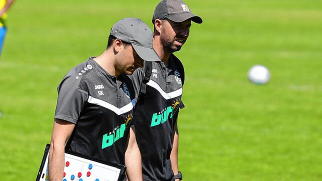 Die Radolfzeller Trainer Steffen Kautzmann (links) und Philip Weidmann haben nach dem 3:1 über Möhringen die Tabellenführung im Visier.