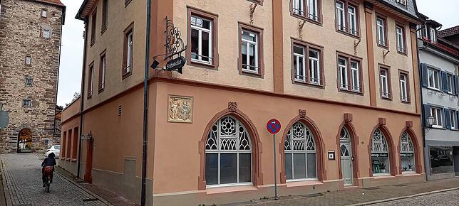 Im früheren Stiftskeller an der Gerberstraße, dem damaligen Stammlokal der Narrozunft, wird die VSAN 1924 gegründet.
