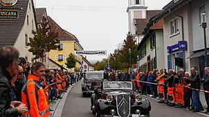 Bei der Hilzinger Kirchweih ist regelmäßig die ganze Gemeinde auf den Beinen. Hoch in der Publikumsgunst stand der Oldtimer-Korso.
