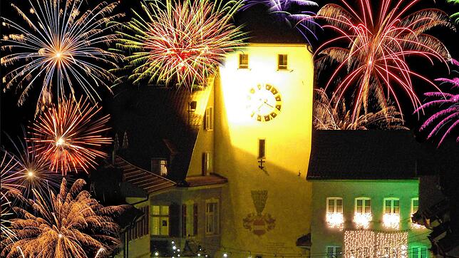 Noch nie zuvor wurde über ein Silvesterfeuerwerks-Verbot so laut diskutiert wie in diesem. Beim Unteren Tor in Waldshut ist der Einsatz ...