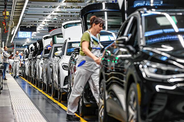 E-Fahrzeuge laufen im Werk von Volkswagen in Zwickau übers Band. Das Recycling der Akkus ist heute schon ein Thema.