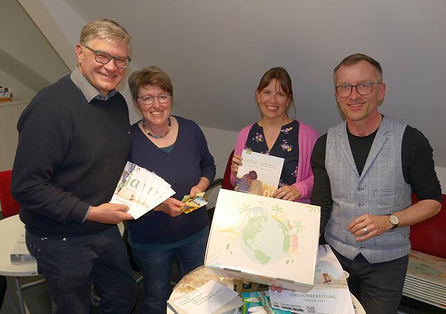Die Kursleiter bereiten sich auf „Ein Tag für uns“ vor (v.l.): Andreas und Claudia Bartl, Manuela Dreher und Manfred Fischer.