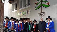 Redmann Norbert Schäuble freut sich, dass Landrat Martin Kistler (von rechts) und die Einungsmeister Sascha Albiez, Joe Keller, Herbert ...