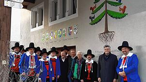 Redmann Norbert Schäuble freut sich, dass Landrat Martin Kistler (von rechts) und die Einungsmeister Sascha Albiez, Joe Keller, Herbert ...