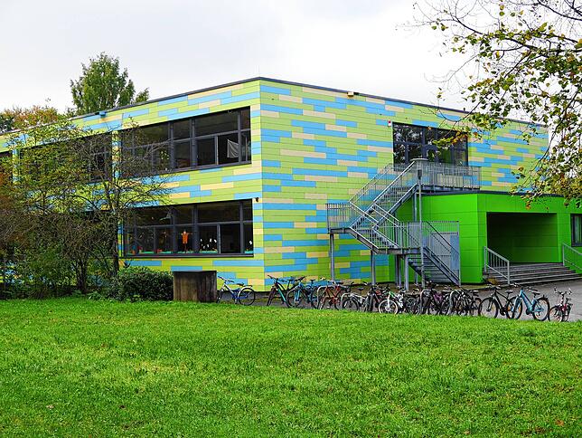 Die Hardtschule soll in diesem Jahr erweitert werden. In 2025/26 investiert die Stadt dort 3,6 Millionen Euro.