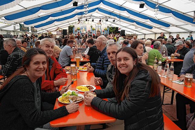 Bild 1: Bilder vom Sonntagsfrühschoppen beim Blütenfest in Oberteuringen