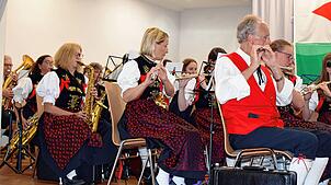 Das Flöten- und Saxofonregister des Musikvereins Bernau im Juni 2023 in Aktion. Der Verein ist in diesem Jahr 160 Jahre alt und kann ...