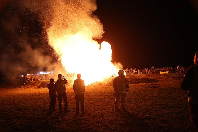 Bild 12: Litzelstetten 2025: Diese Funkenfeuer-Bilder fangen die Tradition perfekt ein!