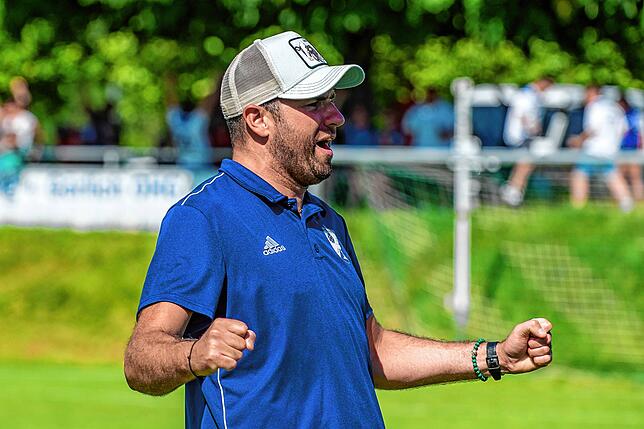 Bild 2: FC Weizen rettet sich durch das 2:1 beim SV Rheintal vor dem Direktabstieg &ndash; und wir haben Bilder!