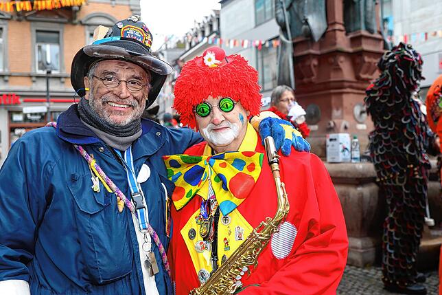 Bild 6: Die Konstanzer Fasnacht außer Rand und Band! Hästräger feiern auf der Marktstätte – die schönsten Bilder!