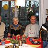 Rudolf und Heide Heeder, Karl Bosch und der Syrer Munir treffen sich gelegentlich zu einem Kaffeeplausch. Munir spricht inzwischen gut ...