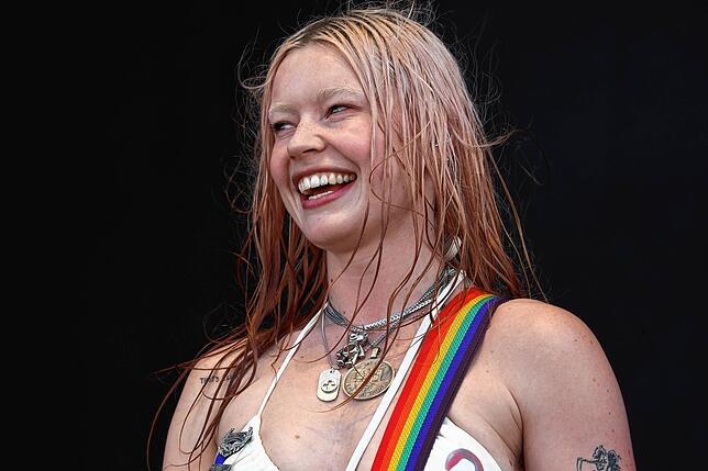 Bild 16: Southside Festival 2025: Der Auftritt von Wet Leg in Bildern