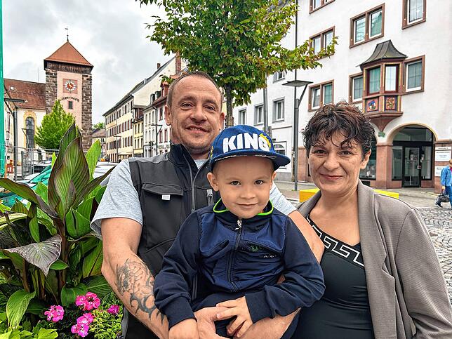 Jörg Polinski, seine Frau Tatjana Weber und Sohn Damian. Die drei waren auf dem Nachhauseweg, als Jörg Polinski an der Brücke zwei ...