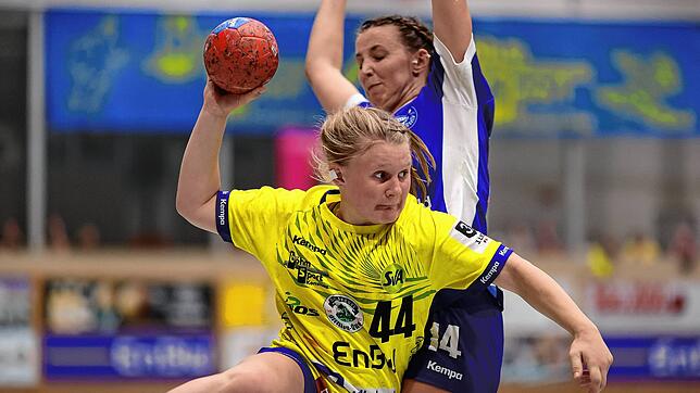 Der SV Allensbach (links Katja Allgaier) ist vor den Toren Münchens gefordert, der TuS Steißlingen (rechts Kim Schmitt) spielt in ...