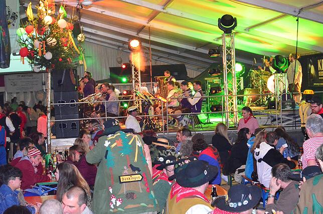Bild 1: Das war die Partynacht der Narrentage mit der Froschenkapelle in Bildern