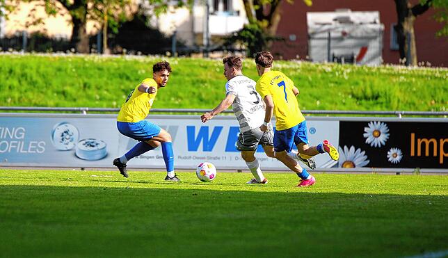 Bild 4: Die besten Bilder aus dem Verbandsliga-Abstiegsduell zwischen dem FC Singen und dem SV Stadelhofen