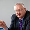 Peter Schneider, der Präsident des Sparkassenverbandes Baden-Württemberg, will einen Flächenbrand in der Südwest-Wirtschaft verhindern. ...