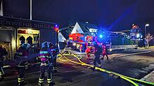 Zu einem Großeinsatz der Feuerwehr ist es am Freitagabend in Beuren an der Aach gekommen. Ein Kaminbrand droht, um sich zu greifen.