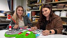Chilali Dubois (rechts) und Maria Berta absolvieren ihre Erzieherinnen-Ausbildung an den Zinzendorfschulen in Königfeld.