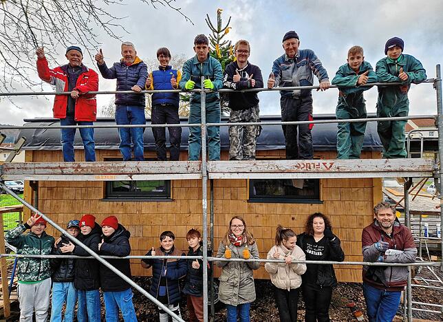 Nach gut 15 Monaten harter Arbeit können die Weiherdammschüler mit ihrem Projekt „Grünes Klassenzimmer“ ein tolles Richtfest feiern.