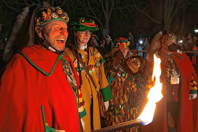 Bild 8: Flammen unterm Konzertsegel – die Narren beenden die Fastnacht