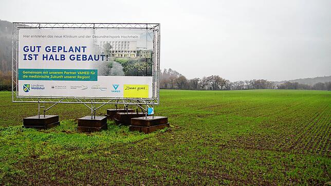 Noch ist vom neuen Zentralklinikum Hochrhein außer dem Schild nicht viel zu sehen. Aber das Projekt wird die Planungen des Landkreises ...