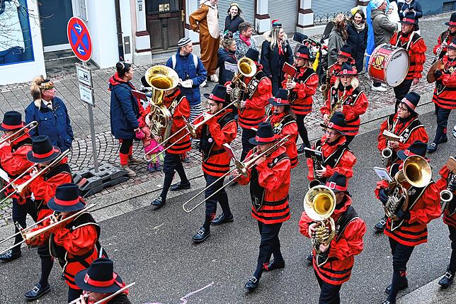 Bild 18: Erst als Pappfigur, dann live: Alle Bilder vom Tag mit Karl Lauterbach in Stockach