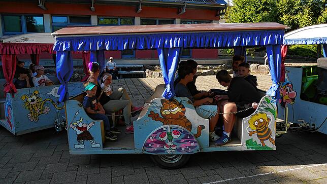 Bild 20: Albbrucker Dorffest: Ausgelassene Stimmung, zahlreiche Besucher und buntes Programm.