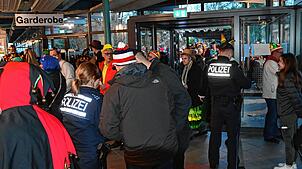 Zahlreiche Polizisten sorgten im vergangenen Jahr vor und bei dem Narrengericht rund um Gesundheitsminister Karl Lauterbach für ...