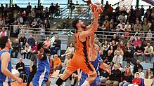 Mateus Rodrigues (am Ball) und die Black Forest Panthers wollen am Sonntag im Heimspiel gegen Saarlouis ihren aktuellen vierten ...