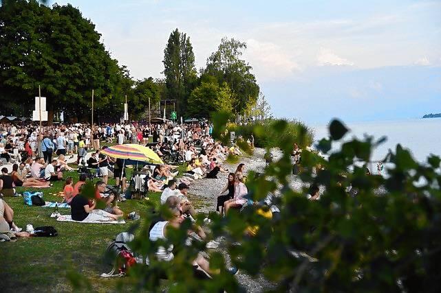 4000 Besucher tummelten sich im Überlinger Uferpark. Dort fand 2024 die erste Weinwiese statt – mit großem Erfolg. Nun kommt die ...
