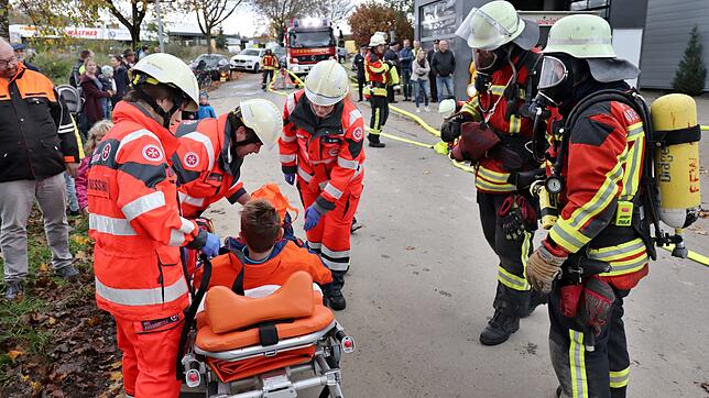 Die Zusammenarbeit zwischen den Rettungskräften &ndash; Johanniter, DRK und Freiwilligen Feuerwehren Oberteuringen sowie Friedrichshafen ...