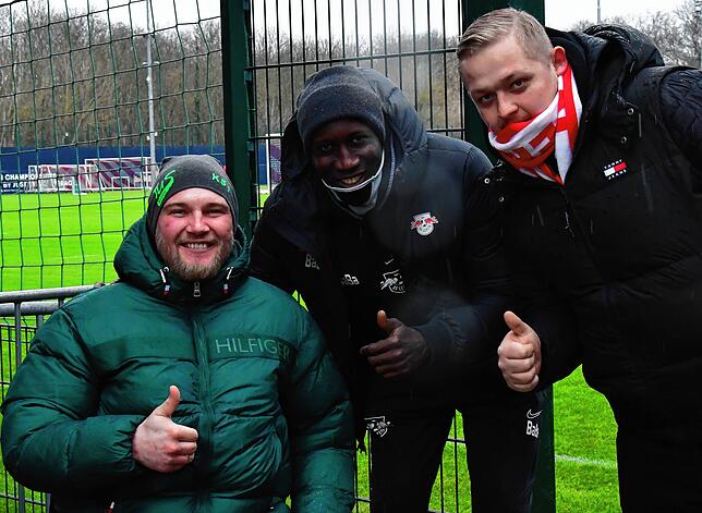 Bild 4: RB Leipzig bereitet Kevin Simanowski einen herzlichen Empfang &ndash; und wir haben Bilder!