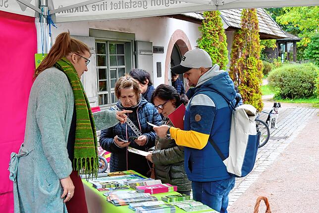 Bild 18: Regionales lockt auf den Mühlenplatz zum Naturparkmarkt