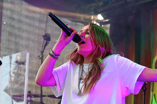Bild 22: 1500 Fans feiern Sophia beim Sound Beach Festival
