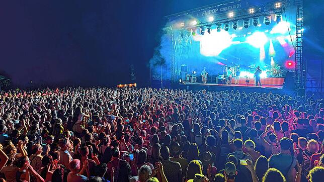 Bild 2: Alvaro Soler in Friedrichshafen: Konzert begeistert Besucher am Seeufer (Teil 2)