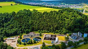 Die Tuttlinger Kläranlage ist in die Jahre gekommen und muss nun saniert werden. Die Investitionskosten werden bis 2040 verteilt.